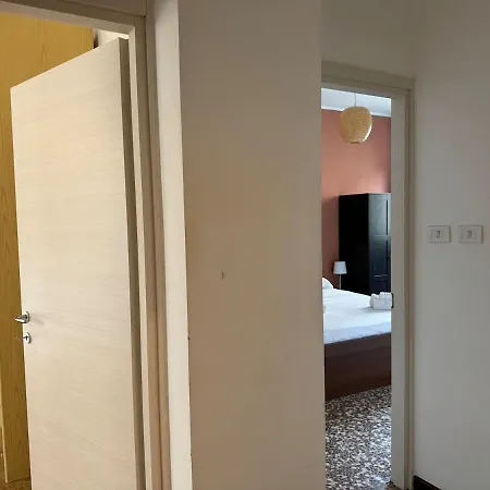 Family 15 Min From Center And Airport Apartment